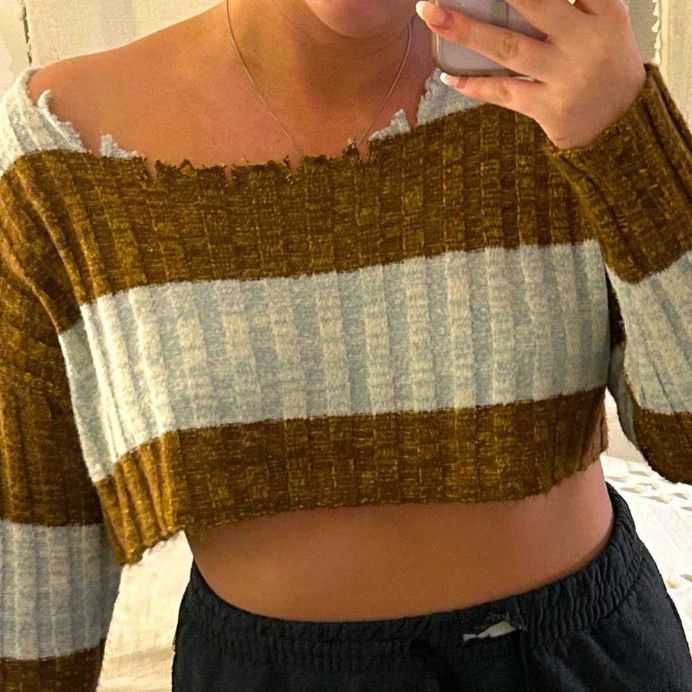 BDG cropped long sleeve from urban outfitters size L